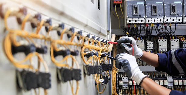 Professional Electrician technician working in Gothenburg, NE